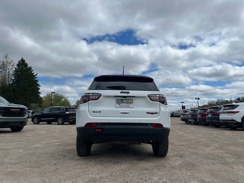 Used 2025 Jeep Compass Trailhawk AWD/4WD image 9