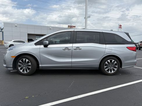 Used 2024 Honda Odyssey EX-L image 2