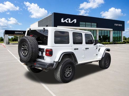 Used 2022 Jeep Wrangler Unlimited Rubicon w/ Xtreme Recon 35" Tire Package AWD/4WD image 5