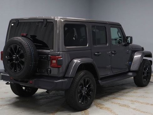 Used 2025 Jeep Wrangler Unlimited Sahara image 11