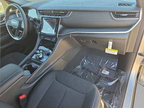 New 2025 Jeep Grand Cherokee Laredo X RWD image 30