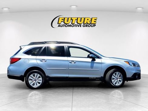 Used 2017 Subaru Outback 2.5i Premium AWD/4WD image 3