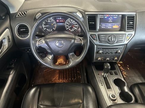 Used 2017 Nissan Pathfinder SL AWD/4WD image 14