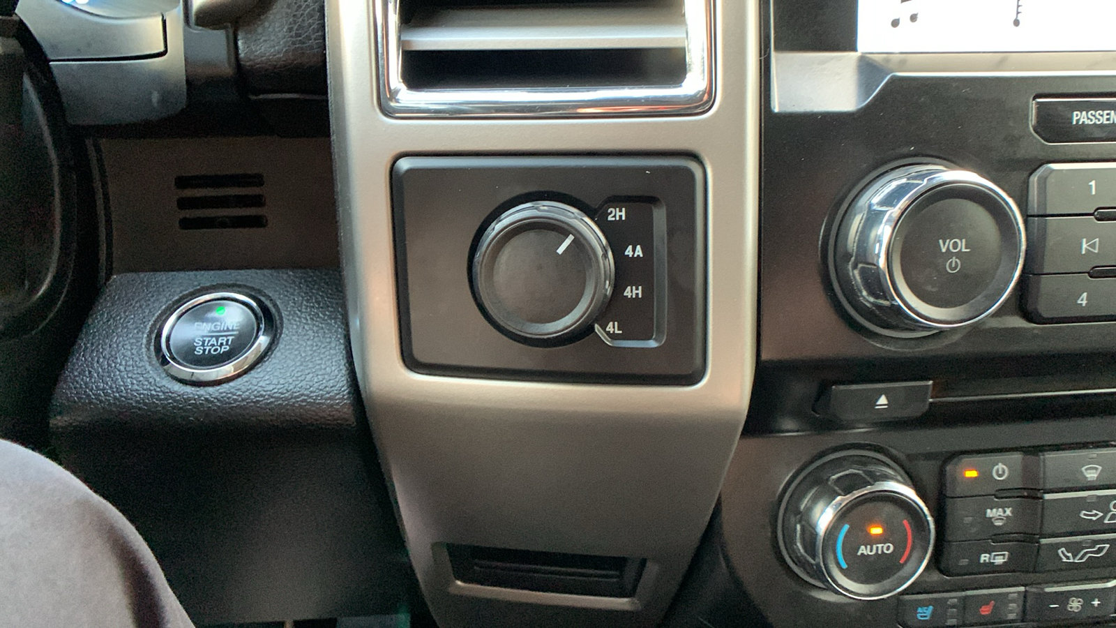Used 2016 Ford F150 Lariat w/ Equipment Group 501A Mid AWD/4WD image 17
