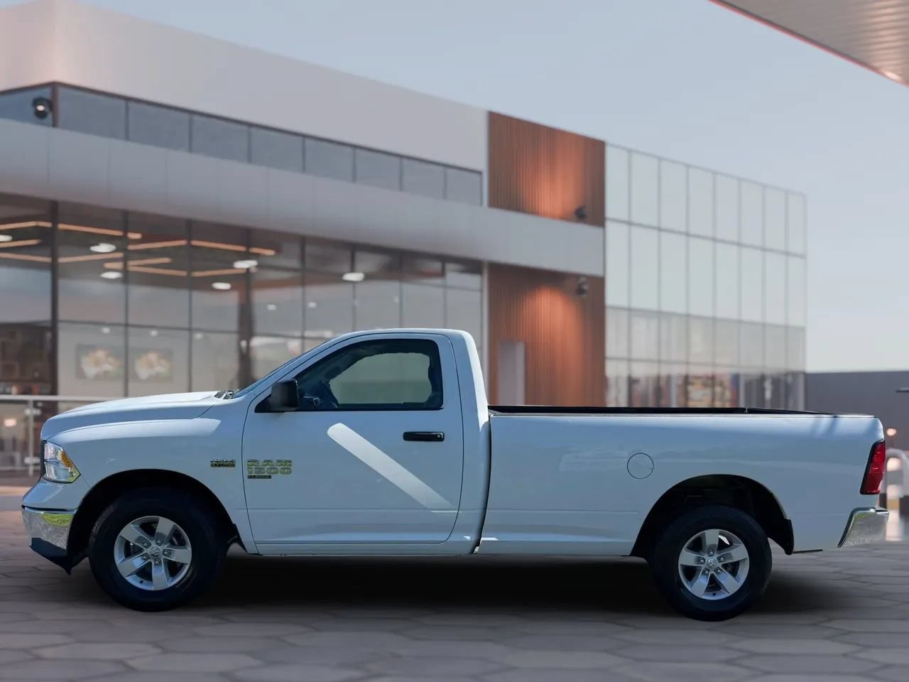 Used 2022 RAM 1500 Classic SLT AWD/4WD image 4