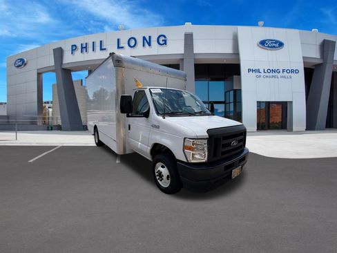 Used 2023 Ford E-450 and Econoline 450 Super Duty w/ Driver's Safety Package RWD image 7