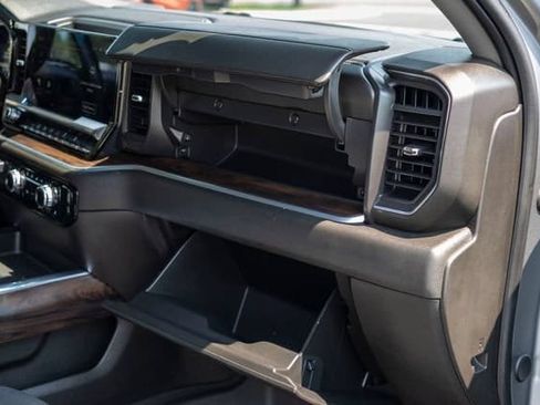 Used 2024 GMC Sierra 2500 SLT w/ SLT Convenience Package AWD/4WD image 34