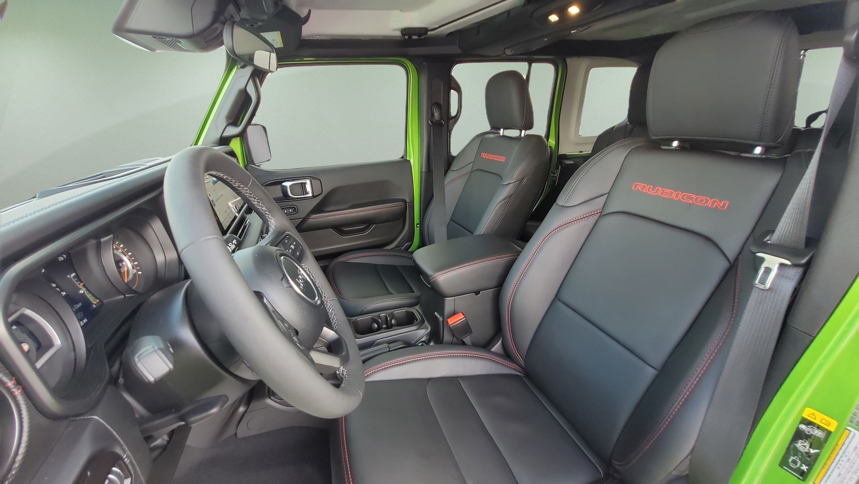 Used 2025 Jeep Wrangler Unlimited Rubicon w/ Convenience Group AWD/4WD image 28