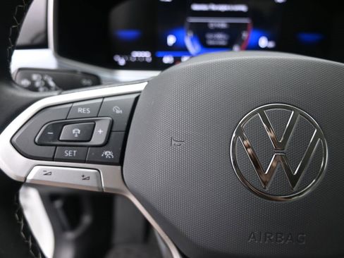 Used 2025 Volkswagen Taos SE image 16