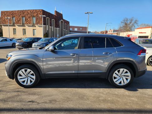 Used 2023 Volkswagen Atlas Cross Sport SE image 5