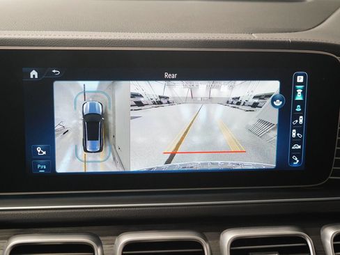 Used 2024 Mercedes-Benz GLS 450 4MATIC image 25