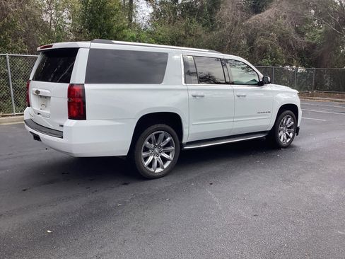 Used 2017 Chevrolet Suburban Premier image 13