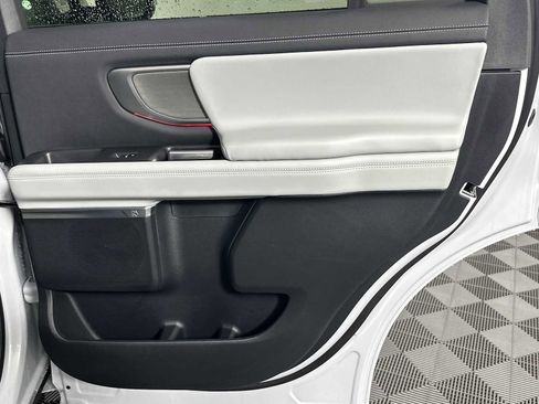 Used 2025 Ford Expedition Platinum image 20