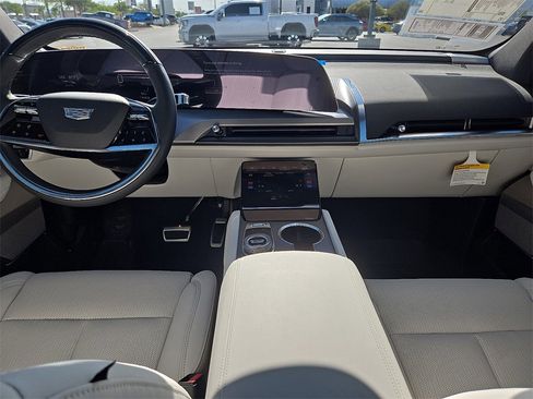 New 2026 Cadillac Vistiq Luxury w/ LPO, Floor Liner Package image 19