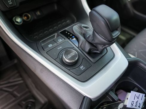 Used 2025 Toyota RAV4 XLE w/ Convenience Package AWD/4WD image 19