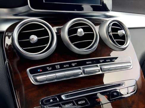Used 2018 Mercedes-Benz GLC 300 4MATIC image 34