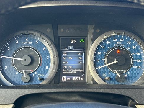 Used 2019 Toyota Sienna XLE w/ XLE Navigation Package FWD image 23