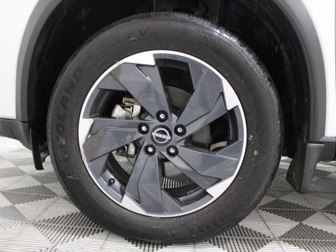 Used 2024 Nissan Rogue SV image 46