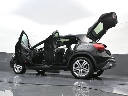 Used 2021 Mercedes-Benz GLB 35 AMG 4MATIC image 25