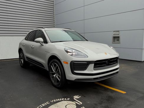 New 2026 Porsche Macan image 5
