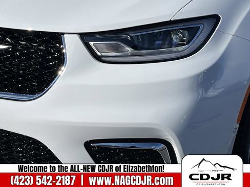 New 2026 Chrysler Pacifica Select image 10