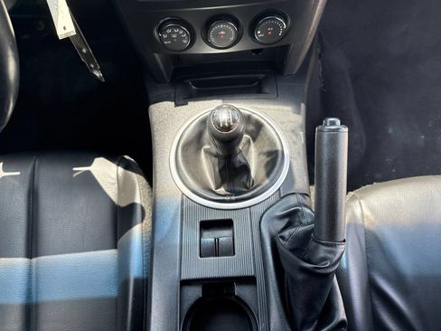 Used 2006 MAZDA MX-5 Miata Touring RWD image 18