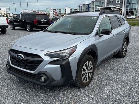 Used 2024 Subaru Outback Premium AWD/4WD image 3