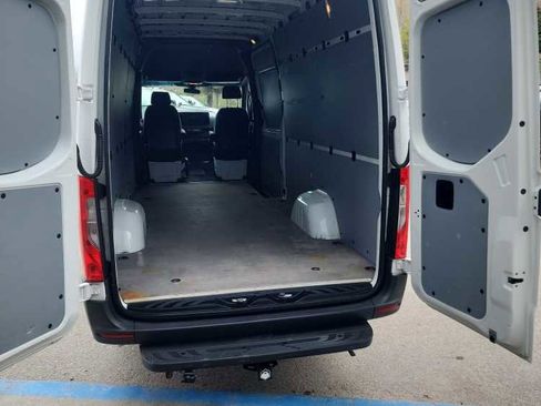 Used 2021 Mercedes-Benz Sprinter 2500 image 21