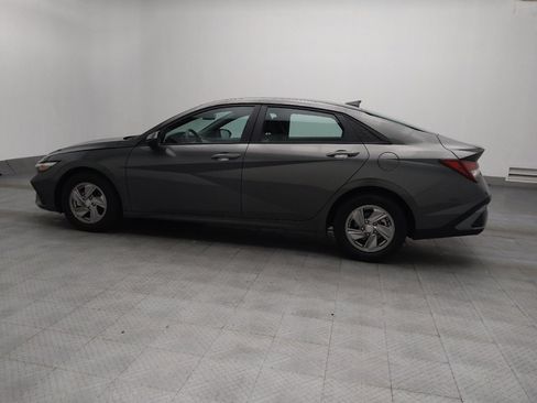 Used 2025 Hyundai Elantra SE FWD image 3