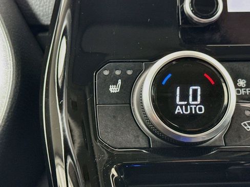 Used 2023 Toyota Highlander XLE FWD image 10
