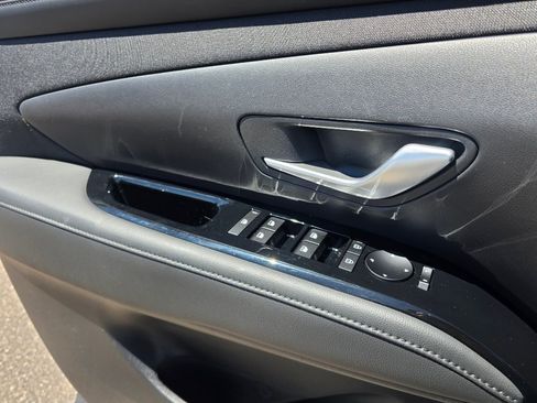 Used 2025 Hyundai Tucson Limited AWD/4WD image 17