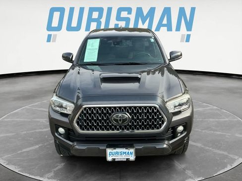 Used 2018 Toyota Tacoma TRD Sport image 9