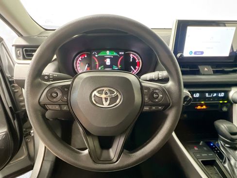 Used 2025 Toyota RAV4 XLE FWD image 17