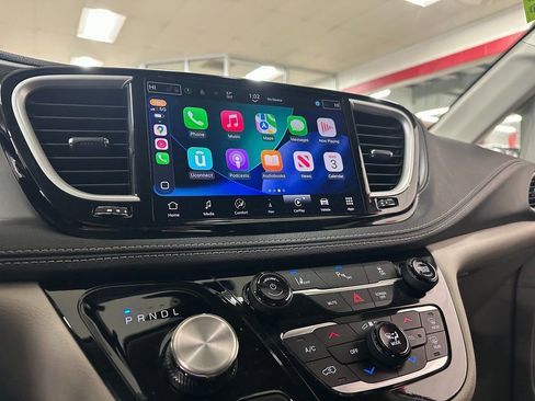 Certified 2024 Chrysler Pacifica Select image 24