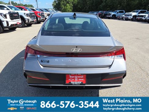 Used 2025 Hyundai Elantra SEL FWD image 7
