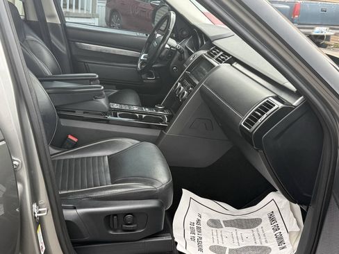 Used 2017 Land Rover Discovery First Edition AWD/4WD image 19
