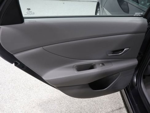 Used 2021 Hyundai Elantra SE image 18