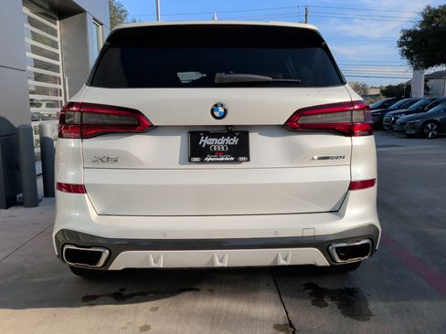Used 2019 BMW X5 xDrive50i w/ M Sport Package image 9