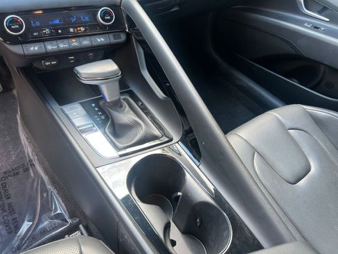 Used 2025 Hyundai Elantra Limited image 37