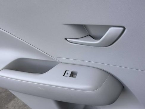 Used 2024 Hyundai Kona SE FWD image 23