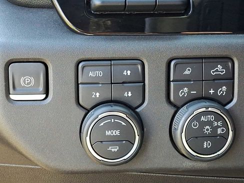 Used 2023 Chevrolet Silverado 1500 ZR2 w/ Technology Package image 25