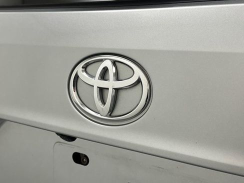 Used 2022 Toyota Highlander XLE AWD/4WD image 19