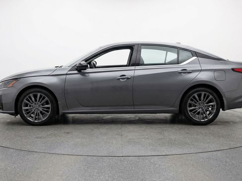 Used 2025 Nissan Altima 2.5 SV FWD image 5