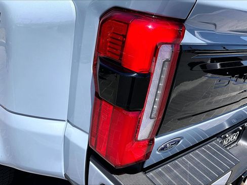 Used 2025 Ford F450 Platinum w/ FX4 Off-Road Package AWD/4WD image 29
