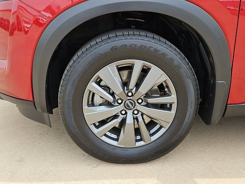 Used 2024 Nissan Pathfinder SV image 5