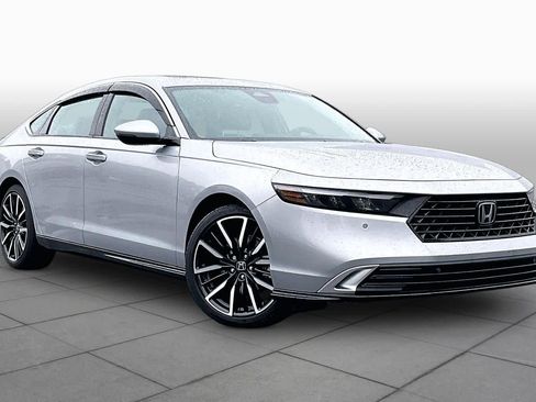 Used 2025 Honda Accord Touring image 2