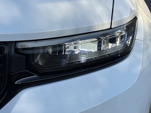 Certified 2025 Jeep Grand Cherokee Altitude image 11