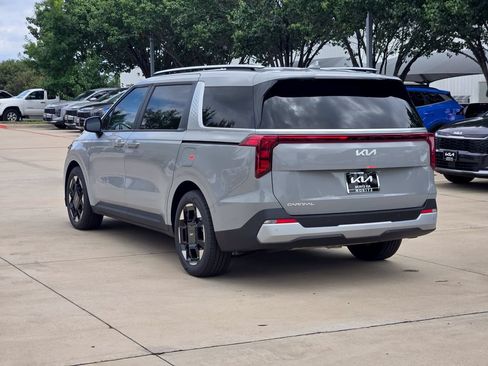 New 2026 Kia Carnival EX FWD image 3