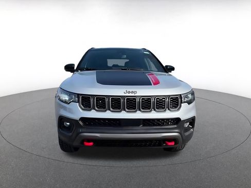 Used 2025 Jeep Compass Trailhawk AWD/4WD image 4
