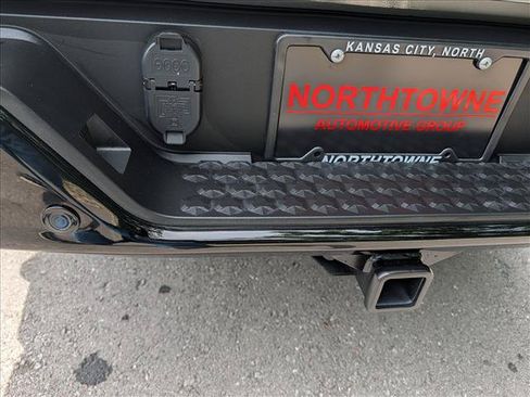 Used 2025 Chevrolet Colorado ZR2 w/ Technology Package AWD/4WD image 23